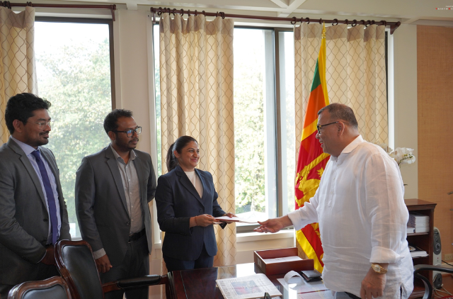 தொழில்வாண்மையாளர்களை சந்தித்தார் சமரசிங்க
