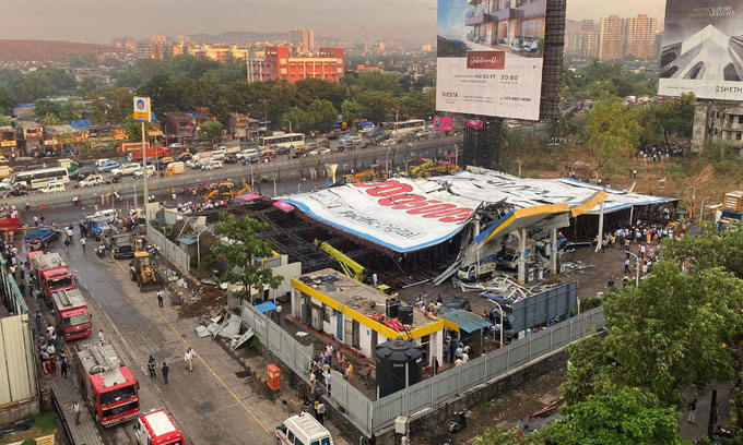 விளம்பர பலகை இடிந்து விழுந்து 14 பேர் பலி; மும்பையில் சோகம்