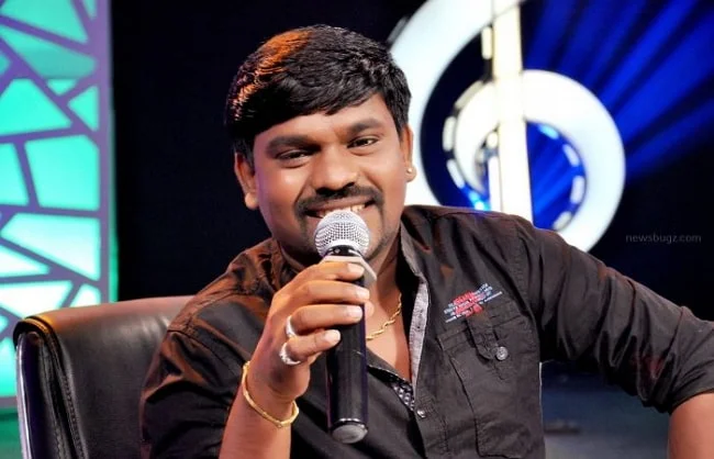 மெட்ரோவால் போக்குவரத்து பாதிப்பு ;மதுபோதையில் அதிகாரியை தாக்கிய பாடகர் வேல்முருகன்