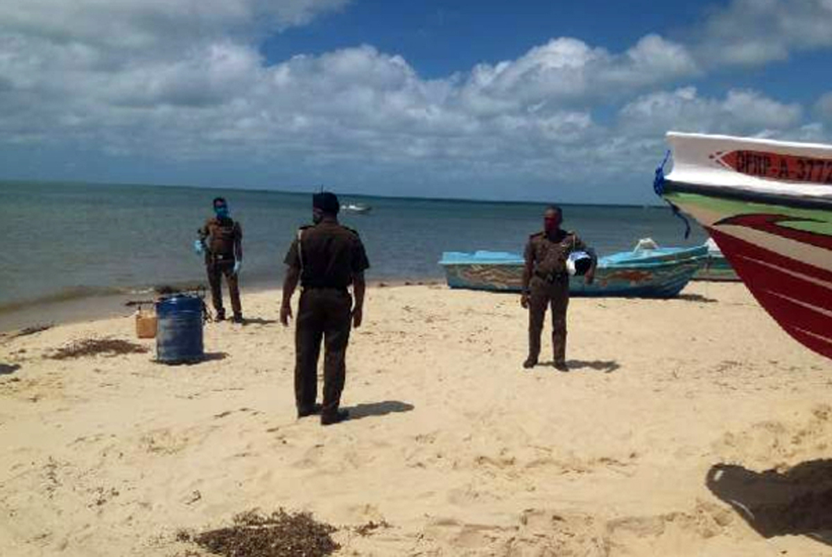 யாழ் கசூரினா கடலில் இழுத்துச் செல்லப்பட்ட இளைஞன், யுவதி