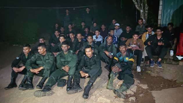 மலையில் வழி தவறி காணாமல் போன மாணவர்கள் 10 பேர் மீட்பு