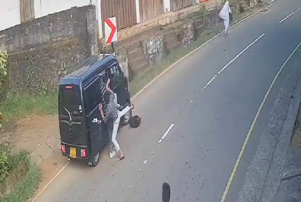 கருப்பு வேனில் கடத்திச் செல்லப்பட்ட பாடசாலை மாணவி! வெளியான காரணம்