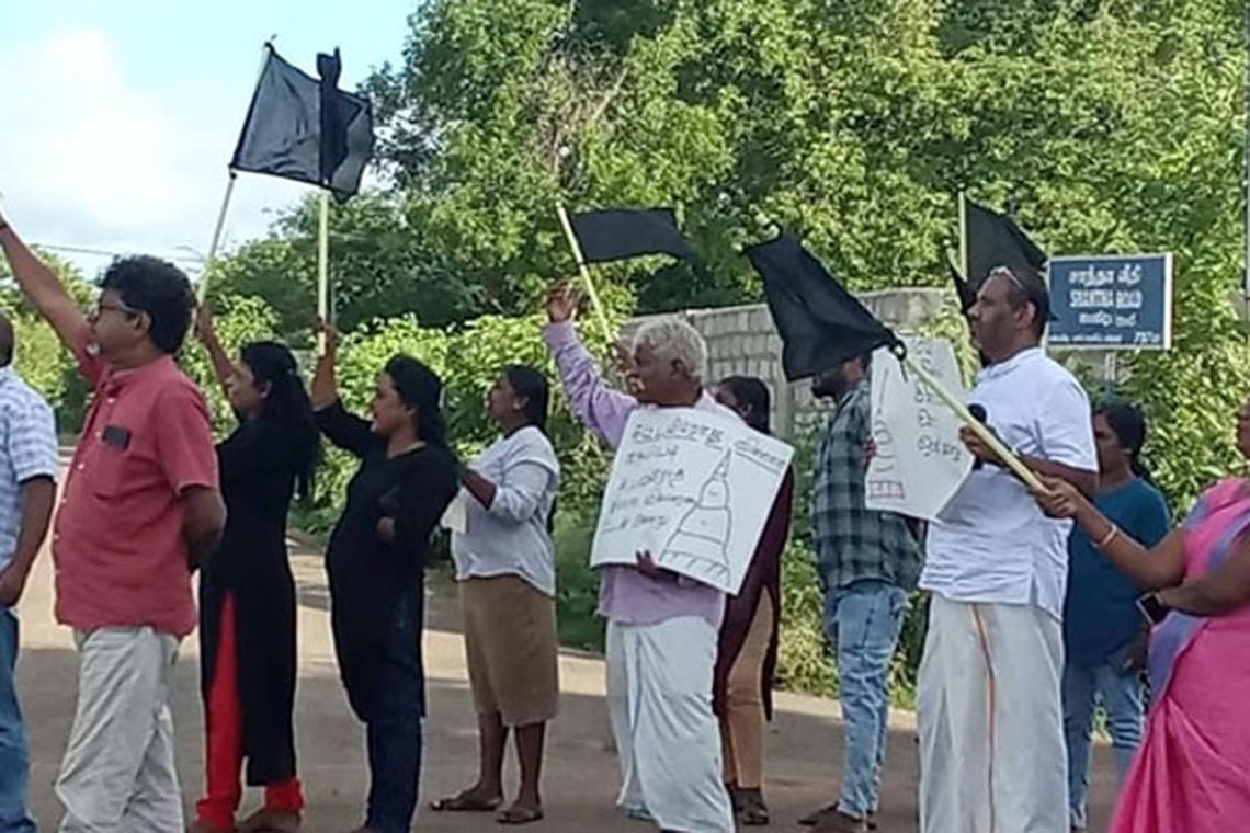 கொடி ஏந்தியதால் கஜேந்திரகுமாருக்கு அழைப்பாணை!