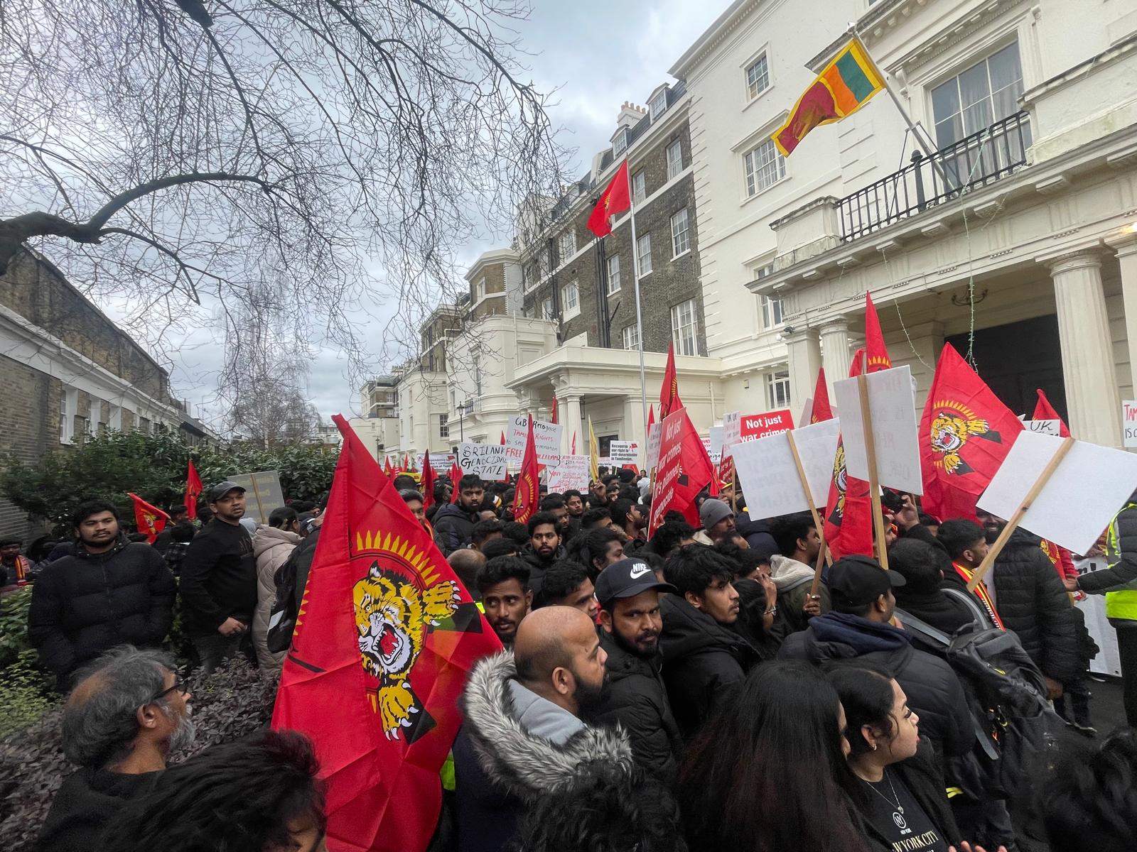 லண்டனில் இலங்கை தூதரகத்திற்கு முன் ஈழத் தமிழர்கள் போராட்டம்