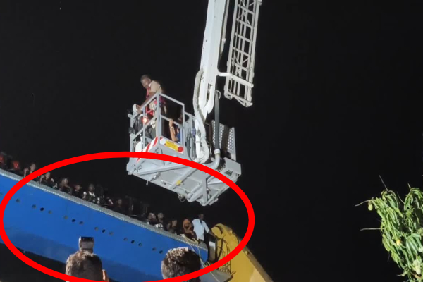 சென்னையில் ராட்சத ராட்டினத்தில் அந்தரத்தில் தொங்கிய மக்கள்