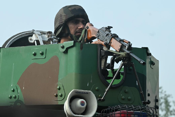 இந்தியாவுக்கு பதிலடி கொடுக்க தயங்க மாட்டோம் ; பாகிஸ்தான் பிரதமர்