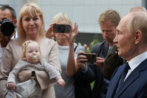 தாயாகும் பாடசாலை மாணவிகளுக்கு உதவித்தொகை