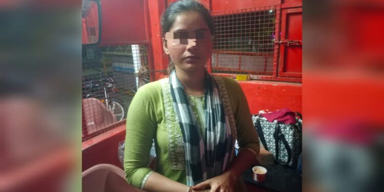 காதலனை கரம் பிடிக்க கடல் தாண்டி இலங்கை காதலி ஓட்டம்