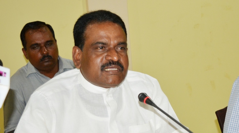 விபத்தில் சிக்கிய சிறிநேசன் எம்பி