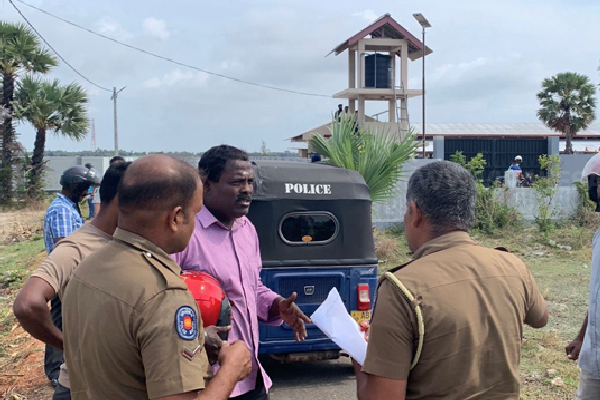 யாழ்ப்பாணம் அரியாலையில் பொலிஸார் அடாவடி