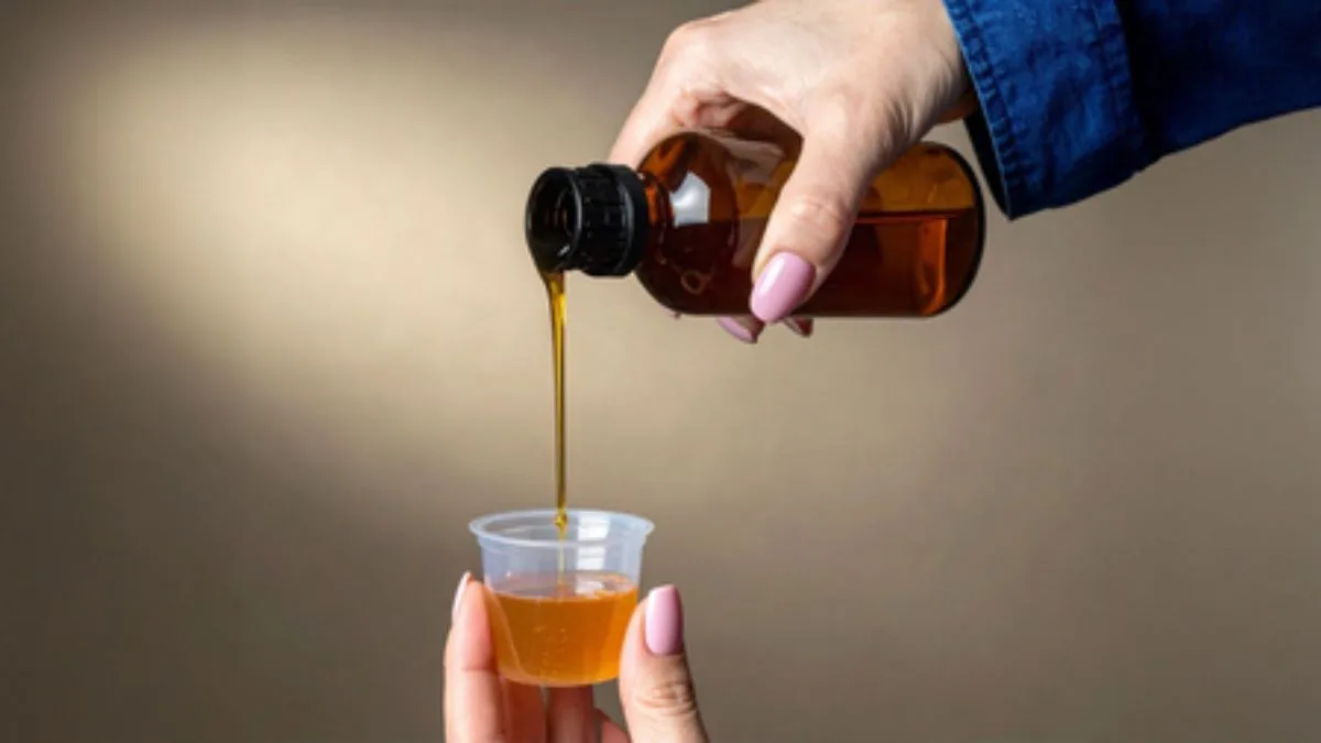 குழந்தைக்கு வழங்கப்பட்ட மருந்தில் புழுக்கள்