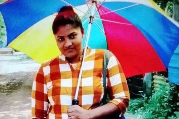 வவுனியாவில் பெண் கழுத்து அறுத்து கொலை; கணவர் தலைமறைவு