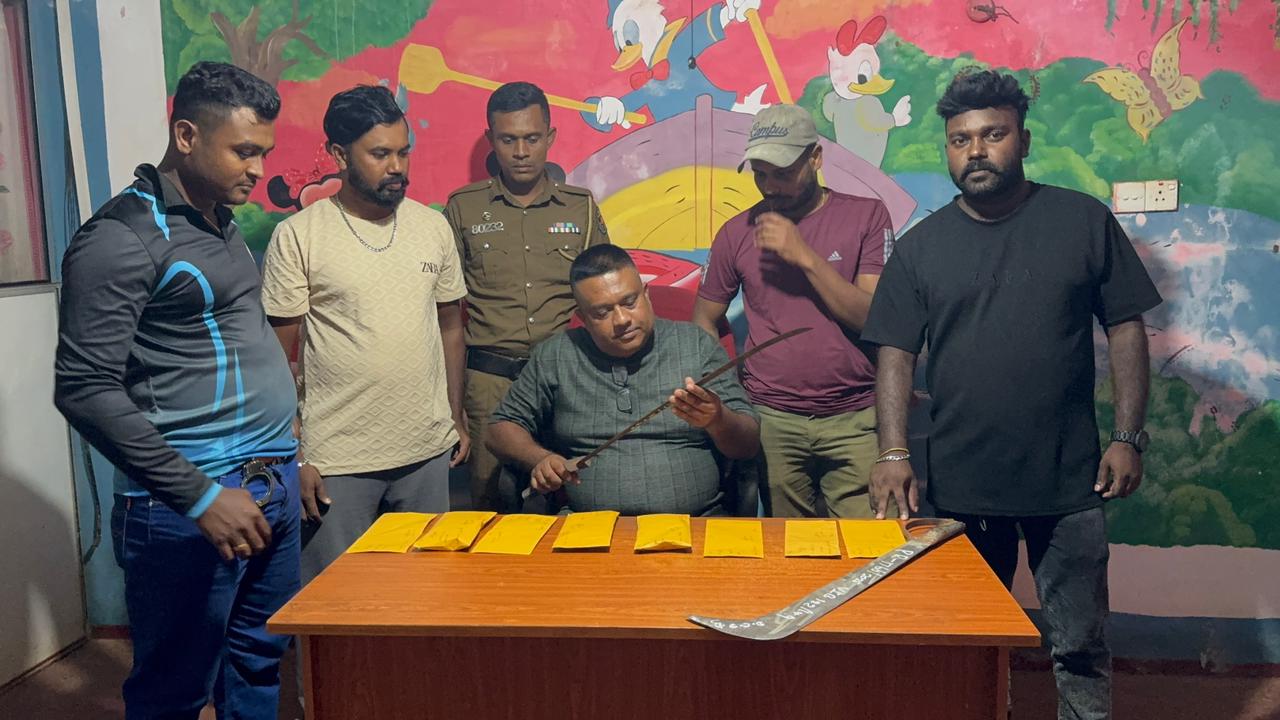 முல்லைத்தீவில் பெரும் தொகை பணம் ; கணவன் மனைவி உட்பட ஐந்து பேர் அதிரடியாக கைது