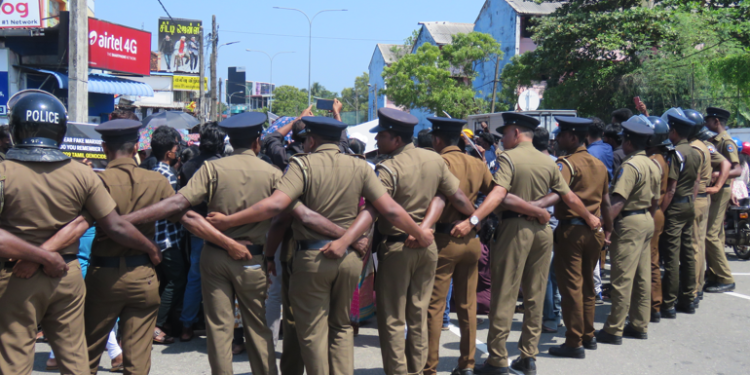 மட்டக்களப்பில் போராட்டகாரகள் – பொலிஸார் முறுகல்!